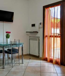 Ciampino Apartamento | DOMUS Emy - deliziosa casa a piano terra con giardino e posto auto a Ciampino