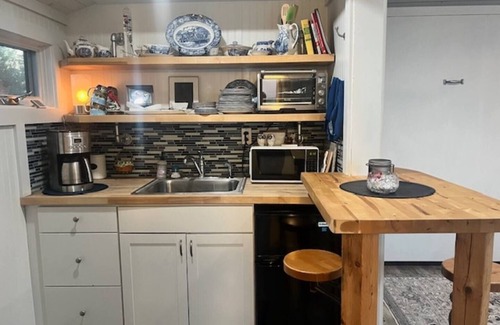 Harpswell Apartamento | Don't miss this charming studio overlooking Quahog Bay in scenic Harpswell!