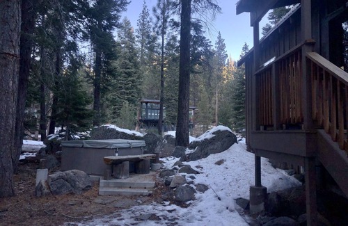 Donner Lake Woods Cabina | Donner Creekside Cabin