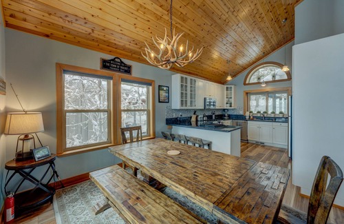 Truckee Casa | Donner Lake mountain-view delight - multi-level deck & private hot tub views