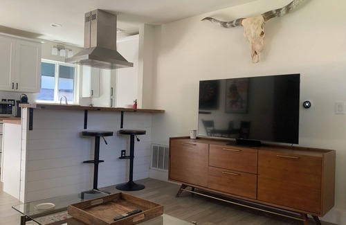 South Manchaca Casa | Don’t Mess With Texas! 3-Bedroom house in lovely South Austin with ice cold AC!