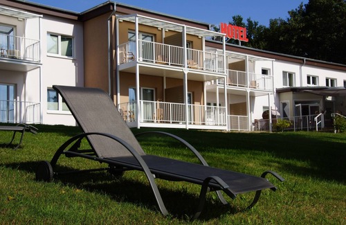 Kyritz Apartamento | Doppelzimmer Komfort mit Balkon und Seeblick, Dusche/wc