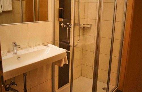 Eben im Pongau Casa | Doppelzimmer mit Du od. Bad, WC, TV, Tel - Hotel-restaurant Schwaiger