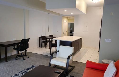 Ludlam Condominio | Doral Golf Trip – King Bed & Sleeper 1070 sq ft