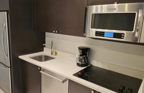 Ludlam Condominio | Doral Golf Trip – King Bed & Sleeper 1070 sq ft