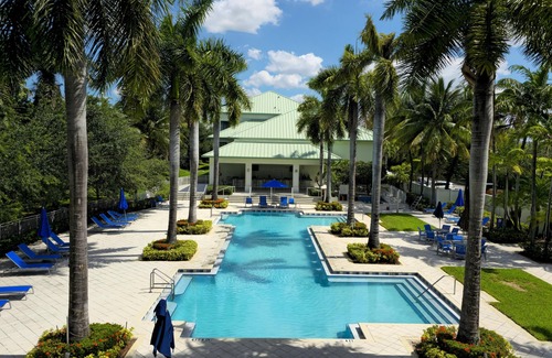 Ludlam Condominio | Doral Golf Trip – King Bed & Sleeper 1070 sq ft