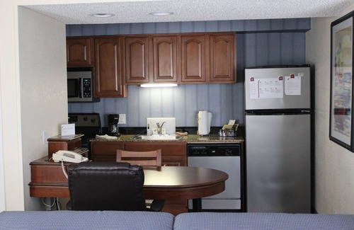 Doral Hotel | Doral Inn & Suites Miami Airport West