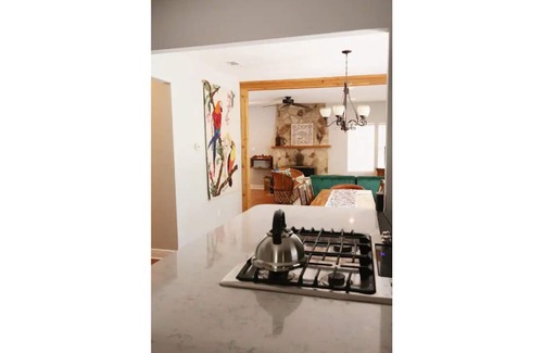 Kerrville Cabaña | Dos Pinos Riverside Cottage near DT Kerrville