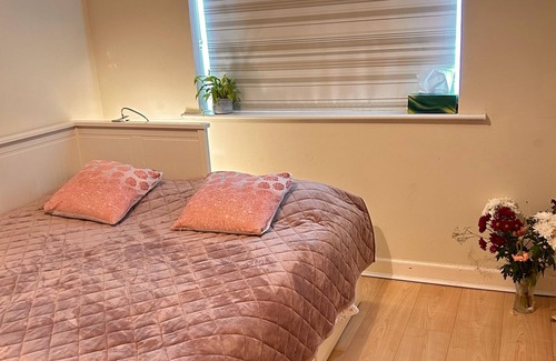 Swords Cama Y Desayuno | Double bed 10mn by car Dublin airport 8mn bus & shops with light breakfast