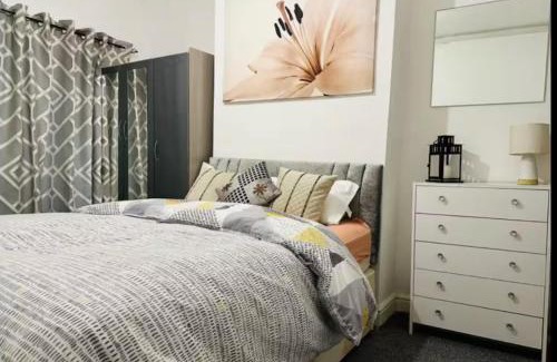 Edwinstowe Casa | Double Bedroom