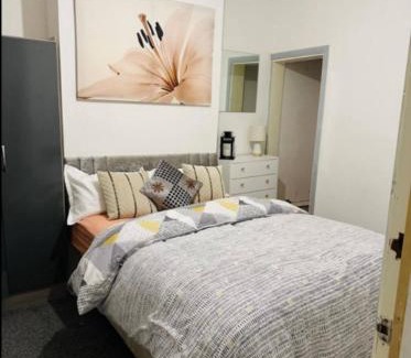 Edwinstowe Casa | Double Bedroom