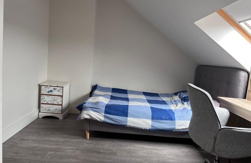 Saggart Cama Y Desayuno | Double Bedroom with Shared Bathroom Available to Rent