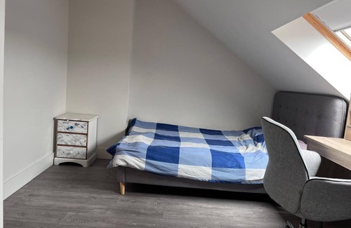 Saggart Cama Y Desayuno | Double Bedroom with Shared Bathroom Available to Rent