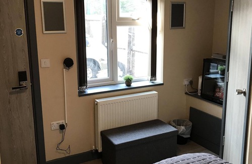 Frampton Hotel | Confortable-Habitacion Doble-Baño privado con ducha