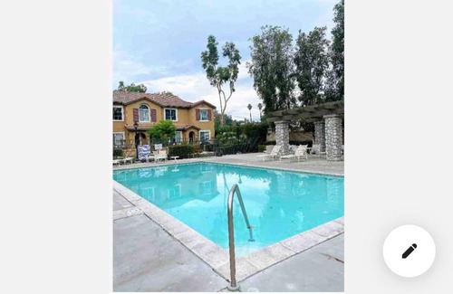 Ontario Casa | Double beds with private entrance garage parking