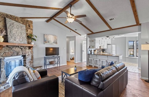 Sherwood Casa | Double Diamond Rentals - Cozy Home for Travelers