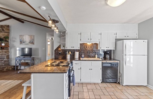 Sherwood Casa | Double Diamond Rentals - Cozy Home for Travelers