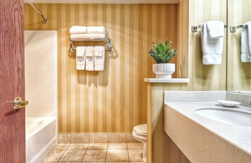 Pembine Hotel | Double Island Escape | 2 Cozy Units w/Pool, Gym, & Golf Access | Free Parking!