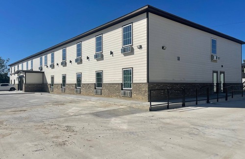 Sulphur Casa | Double Queen Bedroom with Kitchen