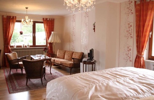 Leiwen Cama Y Desayuno | Habitación doble "Antik" *** - Ferienweingut Jostock-Hermes