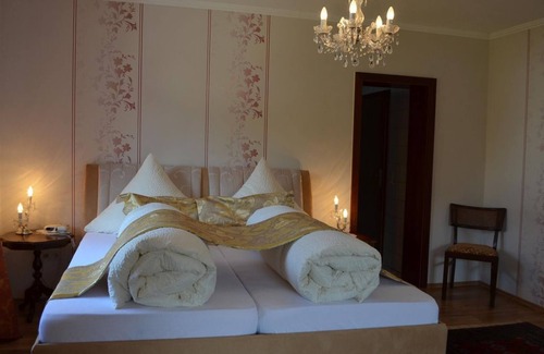 Leiwen Cama Y Desayuno | Habitación doble "Antik" *** - Ferienweingut Jostock-Hermes
