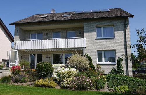 Bad Driburg Apartamento | Double room, bathroom, WC - vacation apartment and guest room Iburgblick
