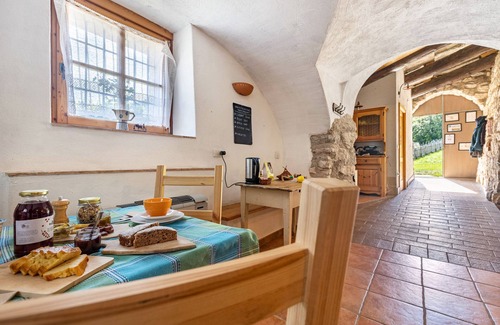 Ala Apartamento | Habitación doble 'Camera Matrimoniale' con vistas a las montañas, jardín compartido y balcón