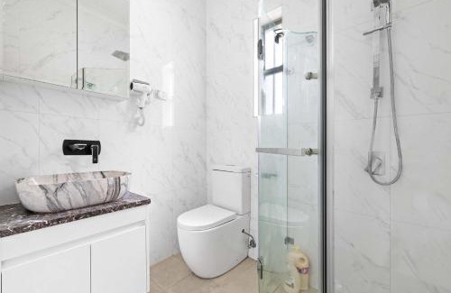 Kingsford Casa | Double Room in Kingsford - Next to the Station - Shared Bathroom