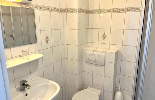 Binz Cabaña | Double room no. 5 - Pension Haus Edelweiß