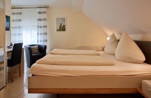 Leiwen Cama Y Desayuno | Habitación doble, Habitación 1 - Gästehaus Alexanderhof