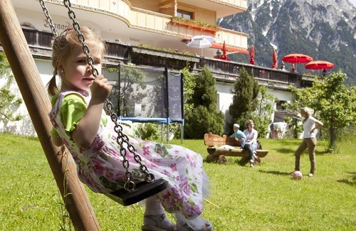 Mittenwald Apartamento | Double room south 2 "Almblick" with shower /toilet - Gröbl-Alm, alpine inn /hotel