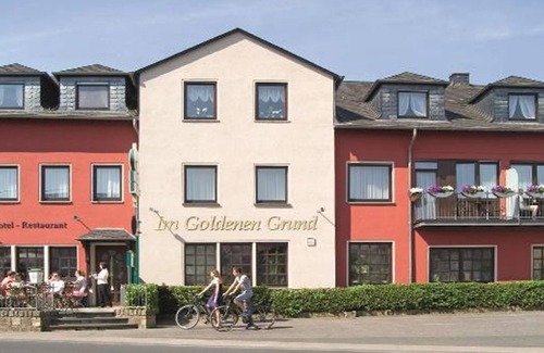 Korperich Casa | Double room with bathroom & balcony - Hotel-Restaurant Im Goldenen Grund