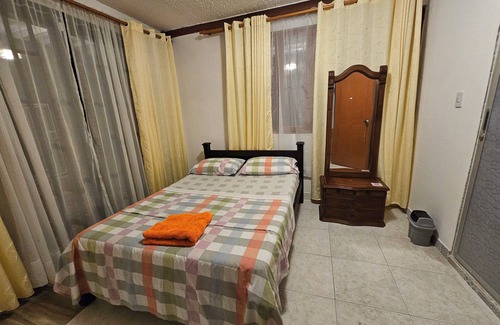 Garzon Cama Y Desayuno | Double room with private bathroom - Direct access to the hallway