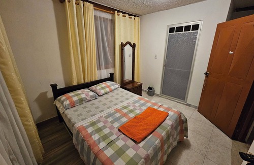 Garzon Cama Y Desayuno | Double room with private bathroom - Direct access to the hallway