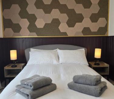 London Borough of Hounslow Casa | Double Room with Ensuite Bathroom