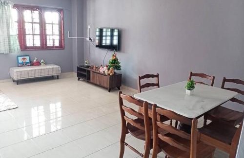 Sungai Baru Tengah Casa | double storey cosy homestay pengkalan balak fully aircon