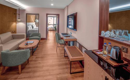 Antalya City Centre Hotel | Doubletree By Hilton Antalya City Centre