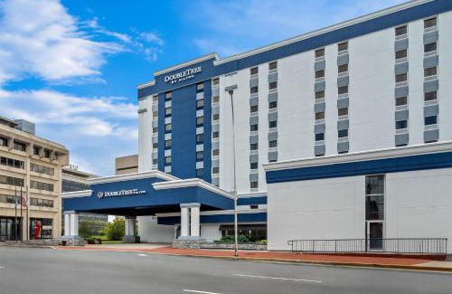 Downtown Wilmington Hotel | DoubleTree by Hilton Downtown Wilmington - Legal District