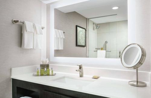 Airport North Hotel | DoubleTree by Hilton Orlando Airport