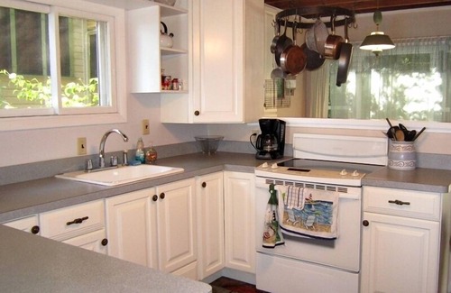 Douglas Cabina | Douglas Beach Cottage: Lake Michigan Waterfront, Private Beach, Pet Friendly