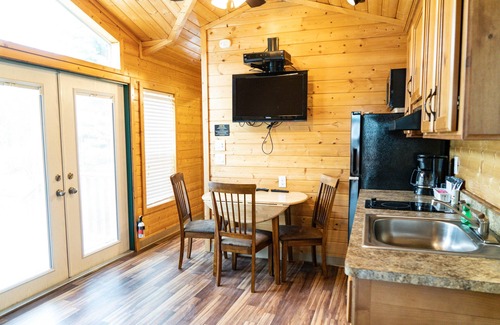 West Glacier Cabina | Douglas Fir