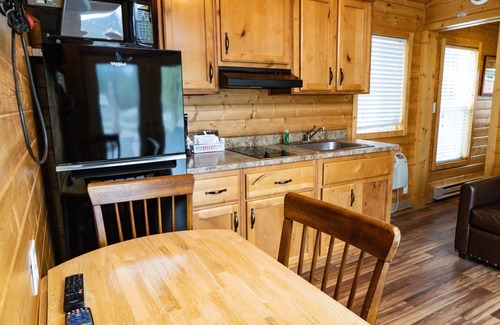 West Glacier Cabina | Douglas Fir