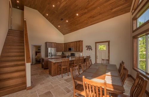 Newport Casa | ¡Nueva villa de lujo de 7 dormitorios frente al lago! Tiene capacidad para 18 personas y cerca de The Smokies