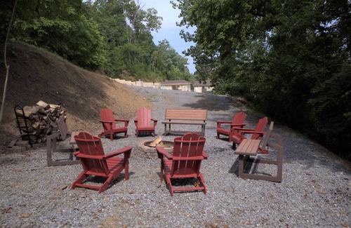 Newport Casa | ¡Nueva villa de lujo de 7 dormitorios frente al lago! Tiene capacidad para 18 personas y cerca de The Smokies