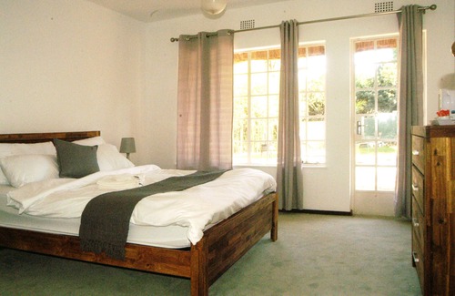 Greater Johannesburg Metropolitan Area Cabina | Douglas Lodge: el lugar tranquilo donde alojarse para relajarse o hacer negocios