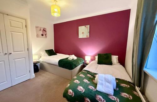 Swindon Casa | Doulton House Long Stays Free Parking Book Now