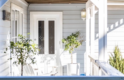 Bundanoon Casa | Dove Cottage – cosy storybook cottage in a private setting with a fireplace