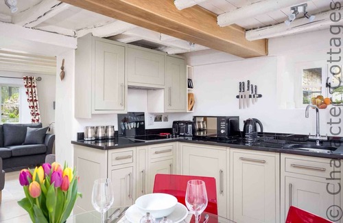 Naunton Cabaña | DOVE COTTAGE (NAUNTON), pet friendly, with open fire in Naunton