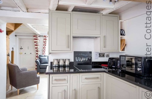 Naunton Cabaña | DOVE COTTAGE (NAUNTON), pet friendly, with open fire in Naunton