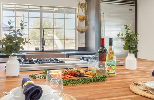 Murrieta Casa | Dove Creek Retreat - Resort Style Home, Saltwater Pool/Jacuzzi, Highspeed Wi-Fi